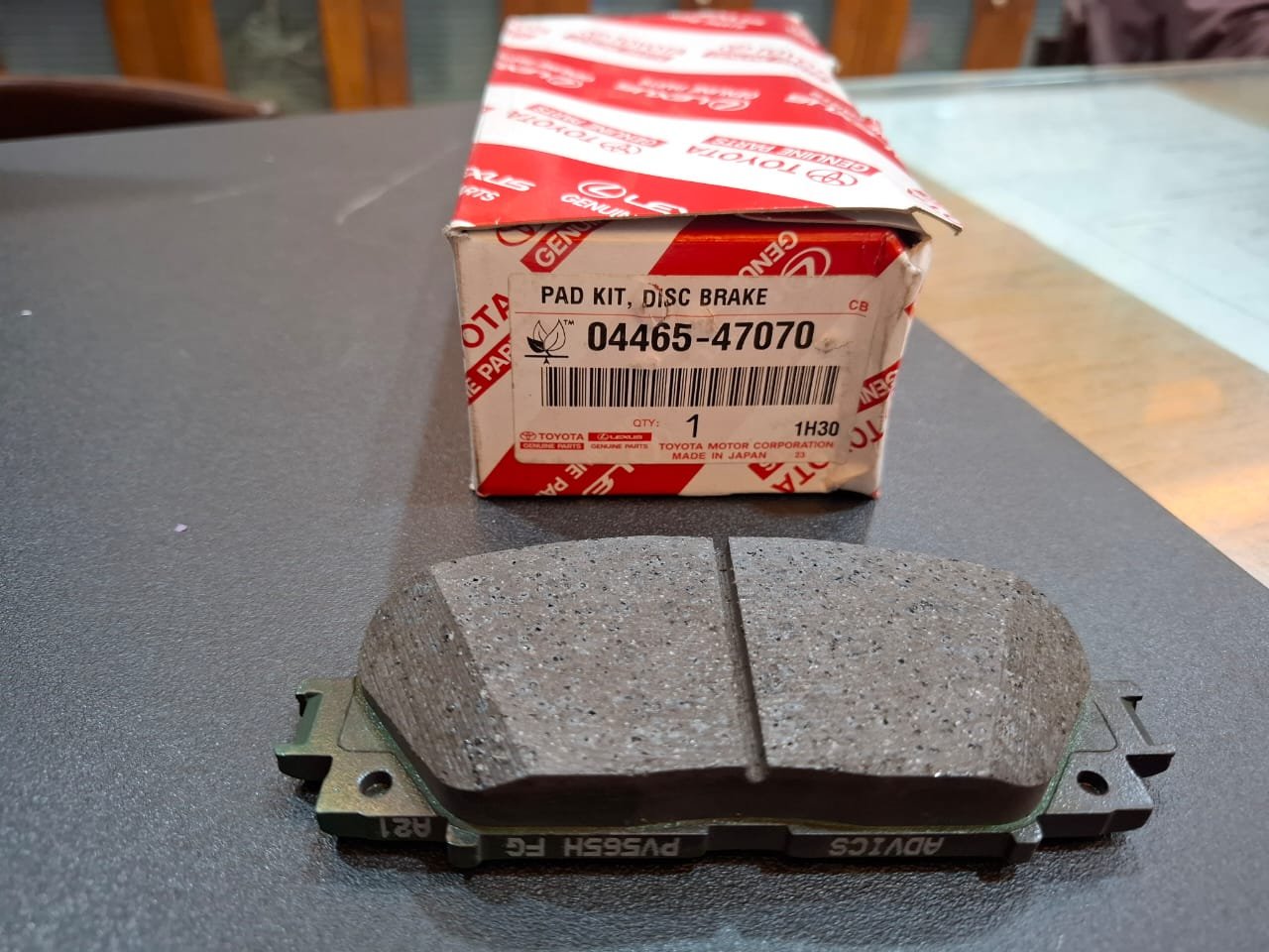 47070 3 Toyota Genuine front brake pads 04465-47070