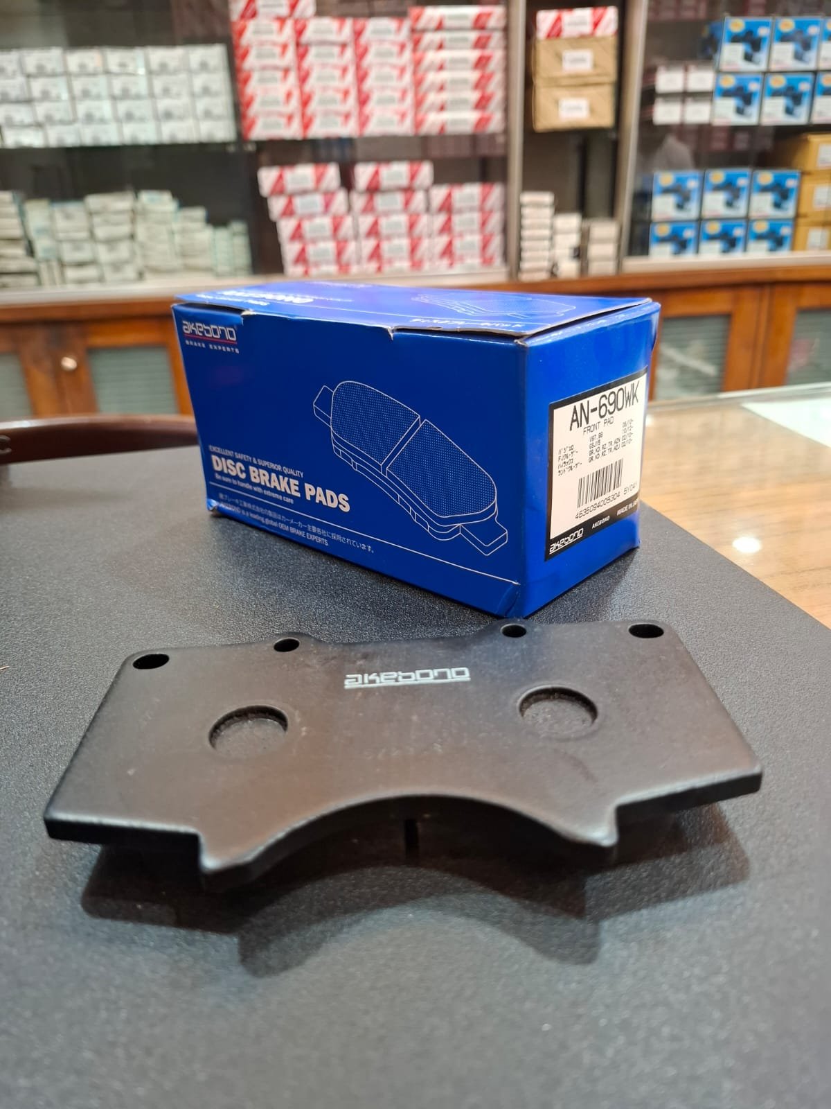 an 690 2 Akebono AN-690WK front brake pads Made in Japan
