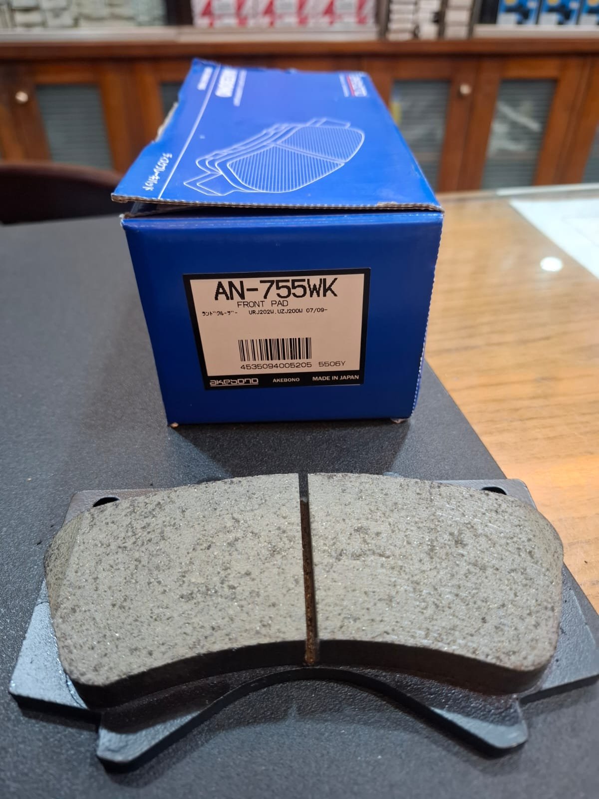 an 755 1 Akebono AN-755WK front brake pads for Toyota Land Cruiser 200 Made in Japan