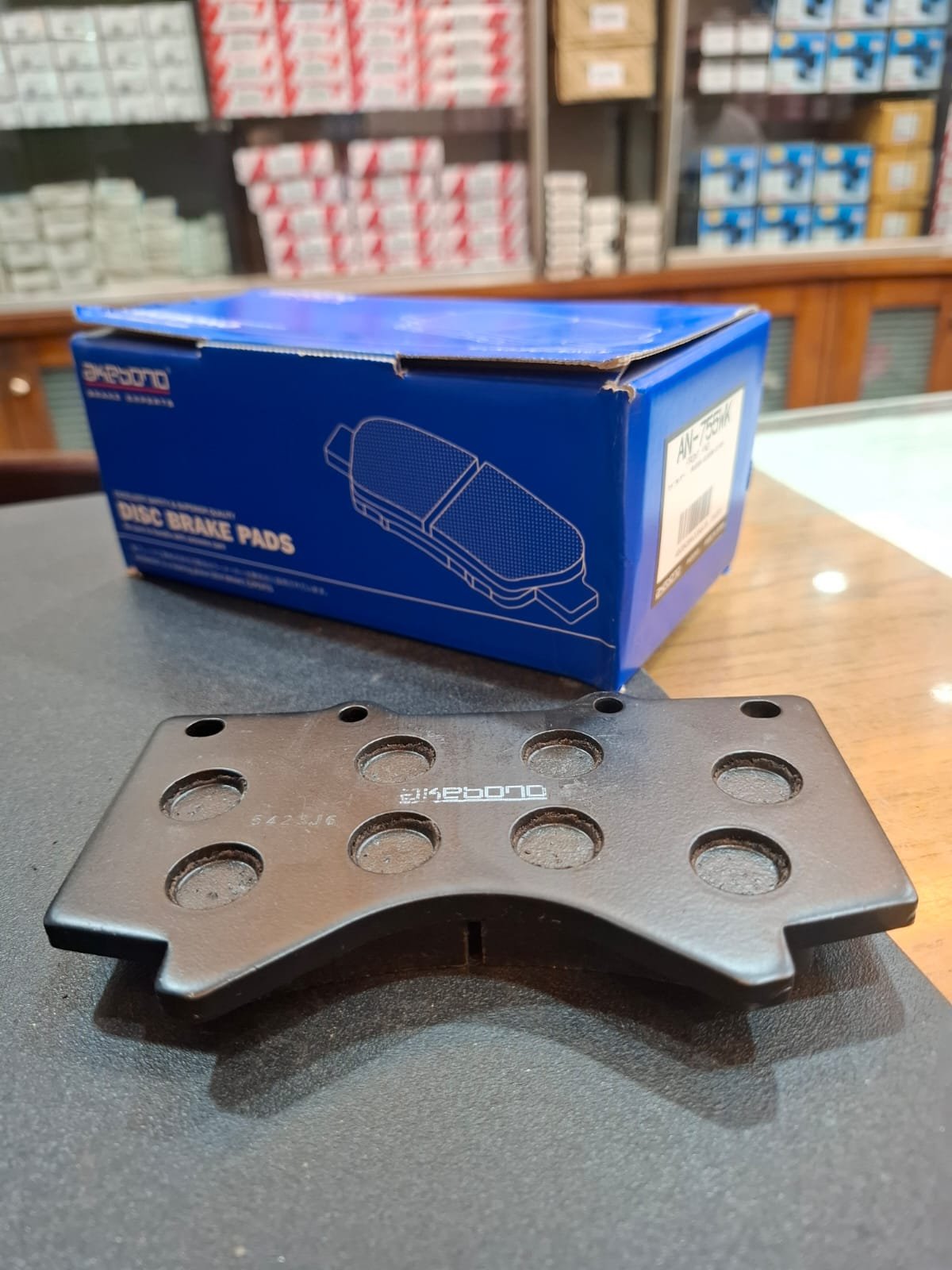 an 755 2 Akebono AN-755WK front brake pads for Toyota Land Cruiser 200 Made in Japan