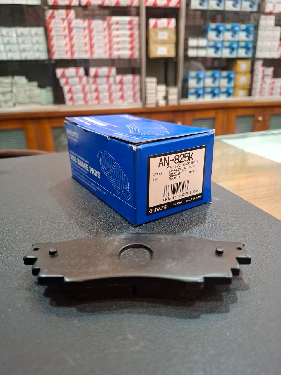 an 825 2 Akebono AN-825K rear EPB brake pads Made in Japan