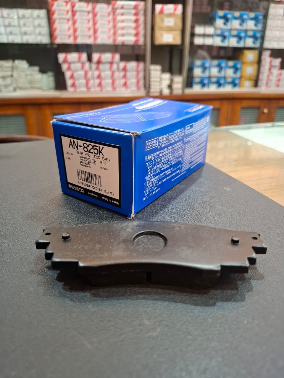 an 825 3 Akebono AN-825K rear EPB brake pads Made in Japan