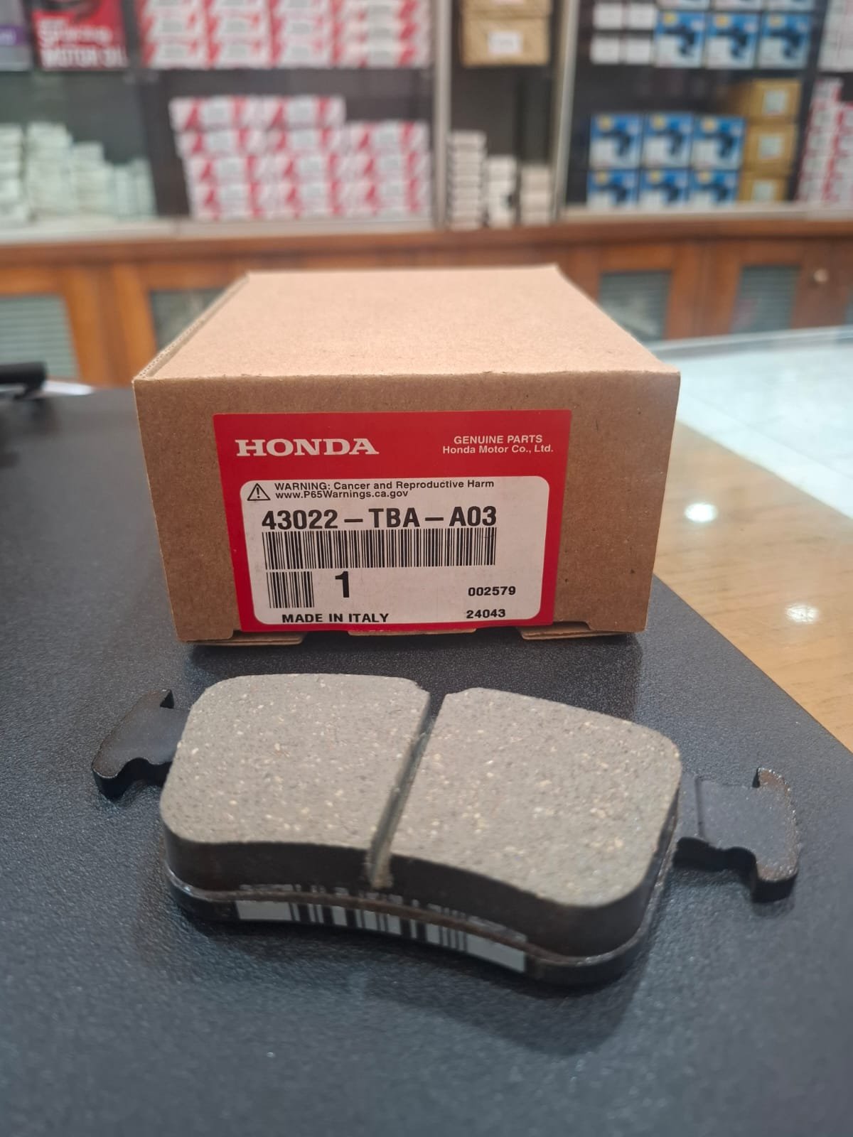 tba 2 Honda Genuine rear brake pad set 43022-TBA-A03