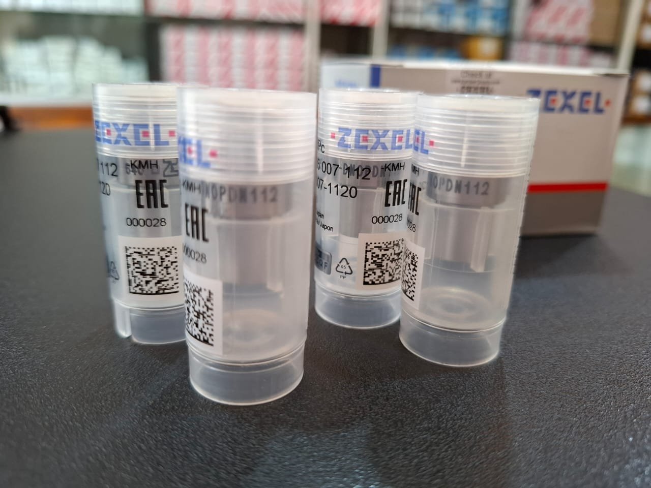 112 zexel 3 Four ZEXEL 105007-1120 DN0PDN112 nozzle containers Made in Japan with Bosch Corporation bulk carton