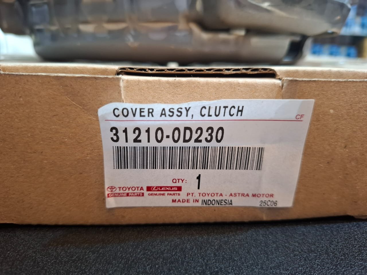 31210 0d230 1 Toyota Genuine AISIN 31210-0D230 clutch pressure plate and Toyota-Astra Motor Made in Indonesia box