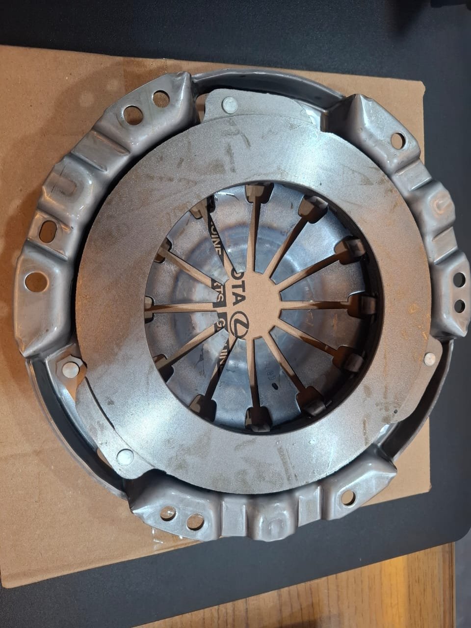 31210 0d230 2 Toyota Genuine AISIN 31210-0D230 clutch pressure plate and Toyota-Astra Motor Made in Indonesia box