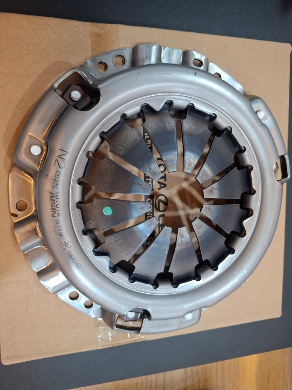 31210 0d230 3 Toyota Genuine AISIN 31210-0D230 clutch pressure plate and Toyota-Astra Motor Made in Indonesia box