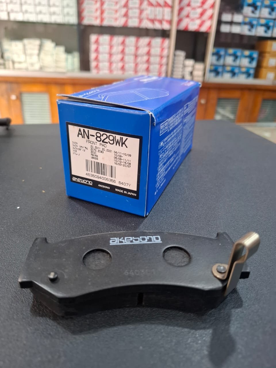 an 829 akebono 3 Akebono AN-829WK front brake pad and blue Made in Japan box for Suzuki Swift