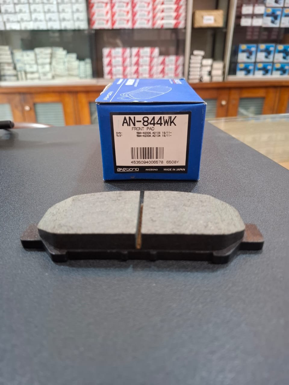 an 844 2 Akebono AN-844WK front brake pads for Toyota Raize Made in Japan
